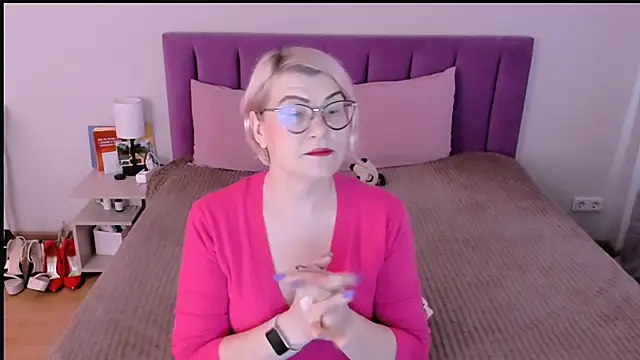 Snapshot of sabrinamacmarren chatting on 11/28/25, 07:55 sabrinamacmarren online show from 11/28/25, 07:55