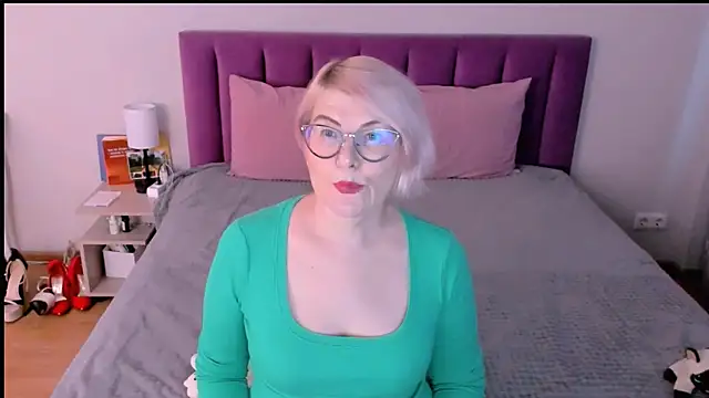 Snapshot of sabrinamacmarren chatting on 12/01/25, 07:35 sabrinamacmarren online show from 12/01/25, 07:35