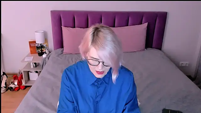 Snapshot of sabrinamacmarren chatting on 12/02/25, 01:39 sabrinamacmarren online show from 12/02/25, 01:39