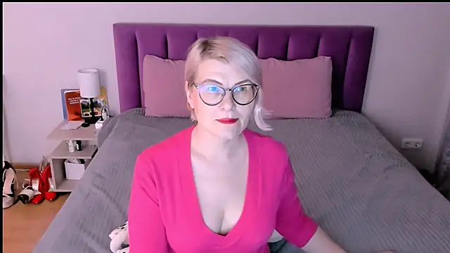 Snapshot of sabrinamacmarren chatting on 12/03/25, 03:21 sabrinamacmarren online show from 12/03/25, 03:21