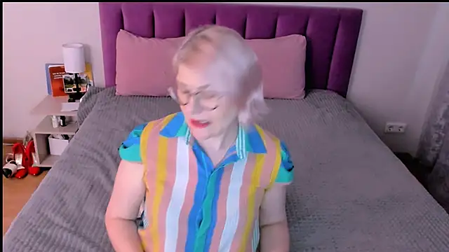 Snapshot of sabrinamacmarren chatting on 12/04/25, 07:06 sabrinamacmarren online show from 12/04/25, 07:06