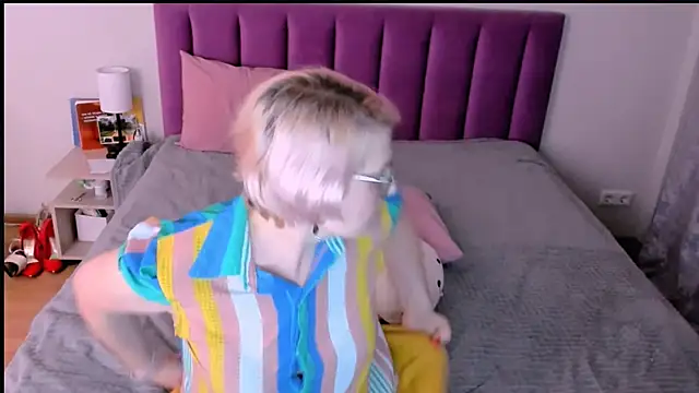 Snapshot of sabrinamacmarren chatting on 12/05/25, 06:04 sabrinamacmarren online show from 12/05/25, 06:04