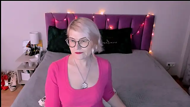 sabrinamacmarren online show from 12/21/25, 02:46