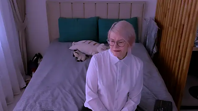 sabrinamacmarren online show from 03/11/26, 02:12