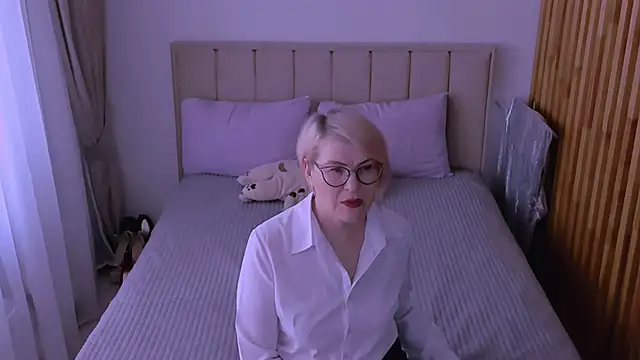 sabrinamacmarren online show from 03/29/26, 08:25