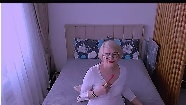 sabrinamacmarren online show from 04/12/26, 10:42