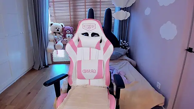 MiaSilkX online show from 03/13/26, 08:10