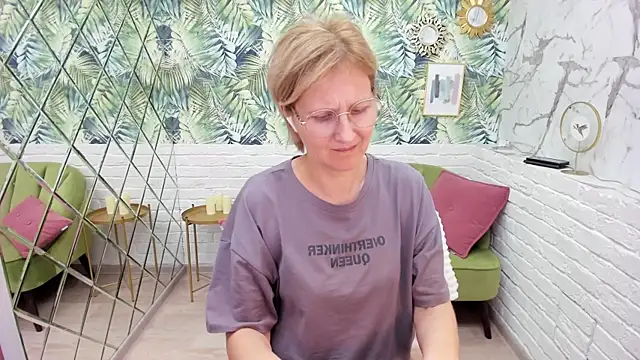 Paris Cherry online show from 11/06/25, 08:10