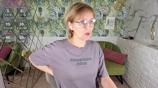 Paris Cherry online show from 12/21/25, 06:04