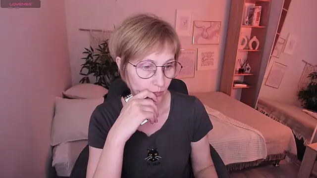 Paris Cherry online show from 04/19/26, 12:48