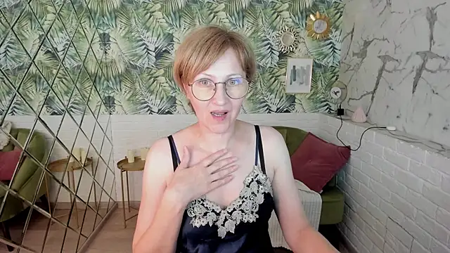 Snapshot of Paris_Cherry chatting on 06/19/26, 06:12 Paris Cherry online show from 06/19/26, 06:12