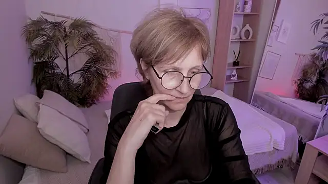 Snapshot of Paris_Cherry chatting on 07/09/26, 06:45 Paris Cherry online show from 07/09/26, 06:45
