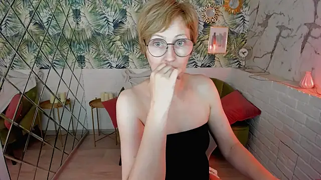 Snapshot of Paris_Cherry chatting on 08/03/26, 06:11 Paris Cherry online show from 08/03/26, 06:11
