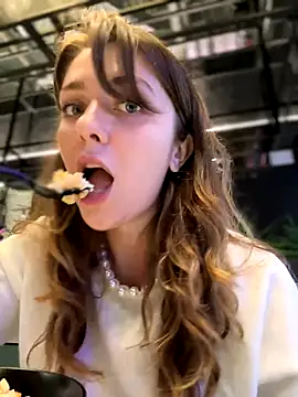 Snapshot of MariiD chatting on 12/02/24, 10:07 MariiD online show from 12/02/24, 10:07