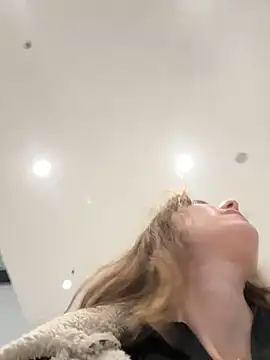 Snapshot of MariiD chatting on 12/03/24, 07:10 MariiD online show from 12/03/24, 07:10