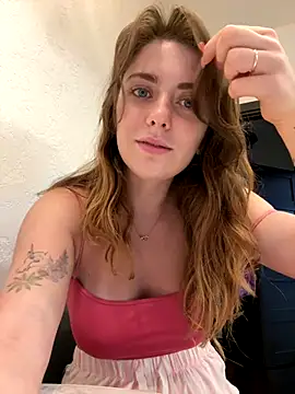 Snapshot of MariiD chatting on 12/04/24, 07:06 MariiD online show from 12/04/24, 07:06