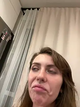 Snapshot of MariiD chatting on 12/08/24, 04:07 MariiD online show from 12/08/24, 04:07