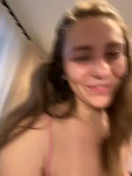 Snapshot of MariiD chatting on 12/18/24, 07:15 MariiD online show from 12/18/24, 07:15