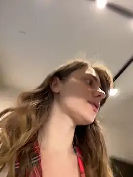 Snapshot of MariiD chatting on 12/21/24, 08:18 MariiD online show from 12/21/24, 08:18