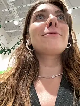 Snapshot of MariiD chatting on 12/29/24, 11:40 MariiD online show from 12/29/24, 11:40