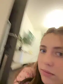 Snapshot of MariiD chatting on 01/05/25, 04:16 MariiD online show from 01/05/25, 04:16