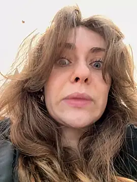 Snapshot of MariiD chatting on 01/10/25, 09:13 MariiD online show from 01/10/25, 09:13