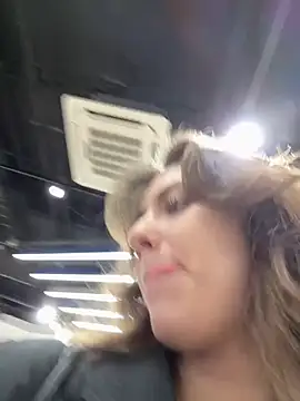 Snapshot of MariiD chatting on 01/12/25, 12:12 MariiD online show from 01/12/25, 12:12