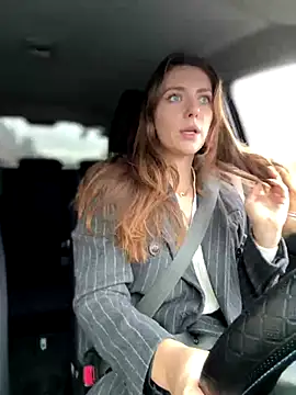 Snapshot of MariiD chatting on 10/28/25, 08:29 MariiD online show from 10/28/25, 08:29