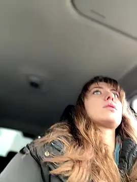 Snapshot of MariiD chatting on 11/11/25, 09:20 MariiD online show from 11/11/25, 09:20