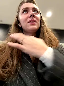 MariiD online show from 12/19/25, 10:11