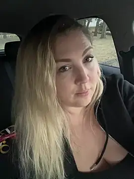 Snapshot of Anna_Alexa chatting on 03/05/25, 04:13 Anna Alexa online show from 03/05/25, 04:13