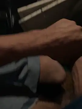 Snapshot of mikeylong chatting on 12/14/24, 10:02 mikeylong online show from 12/14/24, 10:02