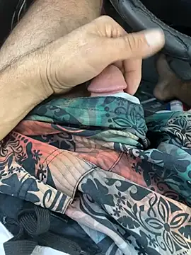 Snapshot of mikeylong chatting on 12/31/24, 04:25 mikeylong online show from 12/31/24, 04:25