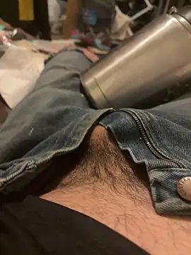 Snapshot of mikeylong chatting on 11/15/25, 08:11 mikeylong online show from 11/15/25, 08:11