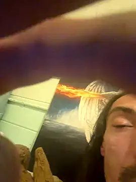 Snapshot of mikeylong chatting on 12/13/25, 07:53 mikeylong online show from 12/13/25, 07:53