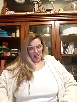Snapshot of Melmamalhuda@xh chatting on 02/01/25, 02:05 Melmamalhudaxh online show from 02/01/25, 02:05