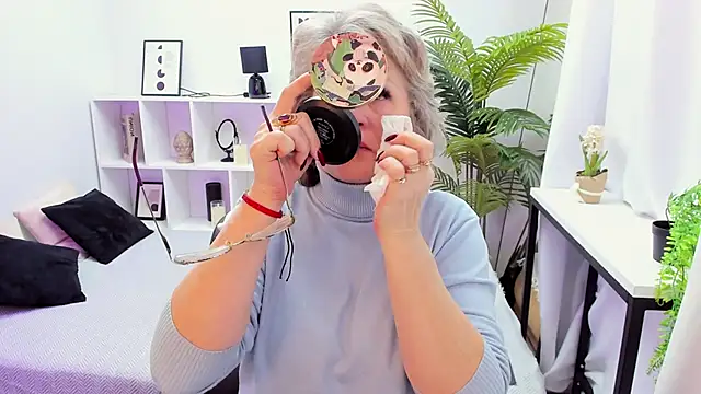 EvelynJoyful online show from 12/01/25, 05:12