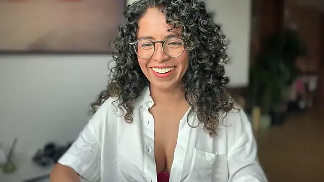 Snapshot of illaroom chatting on 10/28/25, 04:53 illaroom online show from 10/28/25, 04:53