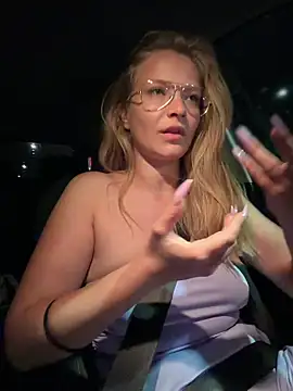 AnastasiaAniess online show from 04/18/26, 07:07