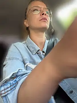 AnastasiaAniess online show from 04/19/26, 08:57