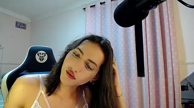 Snapshot of charlottesexxx chatting on 01/16/25, 06:03 charlottesexxx online show from 01/16/25, 06:03