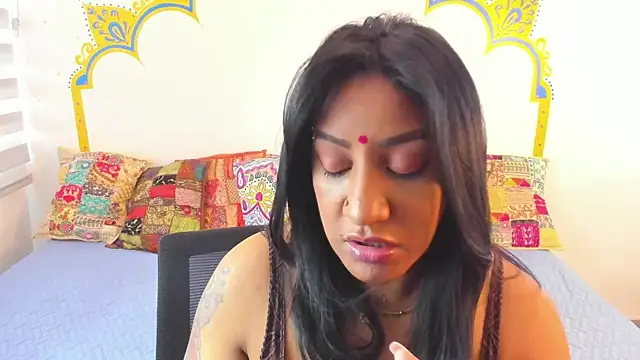 Snapshot of LadyNahir chatting on 11/06/25, 10:10 LadyNahir online show from 11/06/25, 10:10