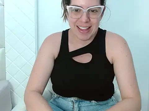 Snapshot of ashlymoon chatting on 06/29/26, 11:49 ashlymoon online show from 06/29/26, 11:49