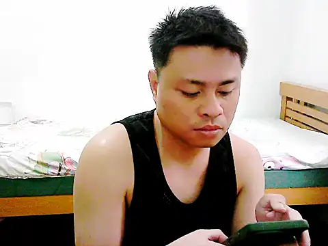 Snapshot of SirViceBoy2020 chatting on 12/19/25, 12:17 SirViceBoy2020 online show from 12/19/25, 12:17