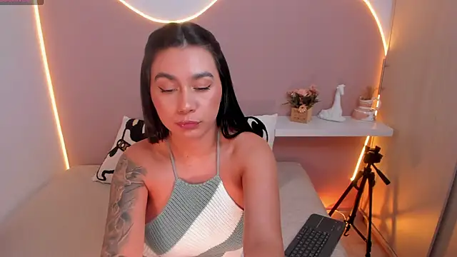 Snapshot of EllieMitchell chatting on 01/10/25, 10:15 EllieMitchell online show from 01/10/25, 10:15