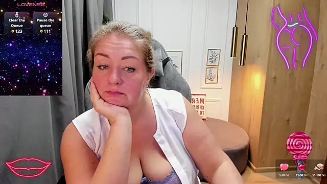 Snapshot of JenniferLight chatting on 01/21/25, 01:18 JenniferLight online show from 01/21/25, 01:18