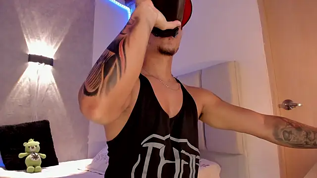 CRAZYBOYLOVE online show from 09/15/25, 11:32