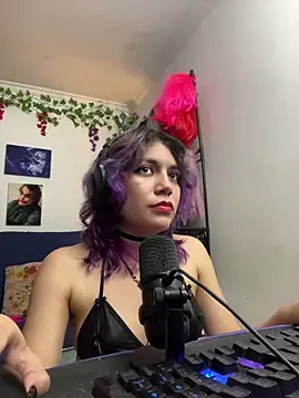 VaioletUwU online show from 04/17/26, 03:31