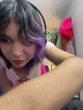 VaioletUwU online show from 04/18/26, 09:57
