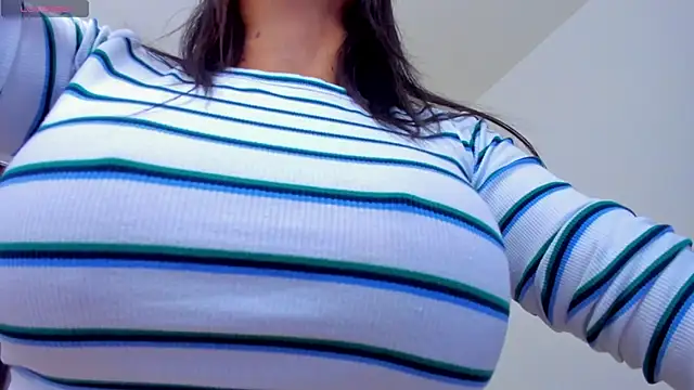 Snapshot of Sarah_Stone_ chatting on 01/04/25, 10:45 Sarah Stone online show from 01/04/25, 10:45